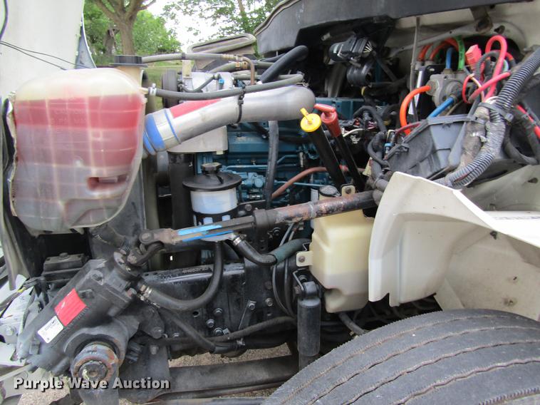 image for item DD8563 2004 International 4300 digger derrick truck