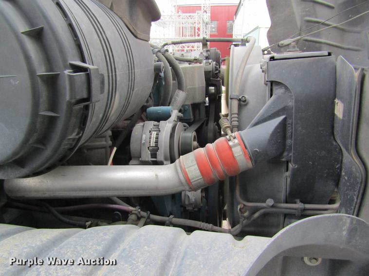 image for item DD8563 2004 International 4300 digger derrick truck