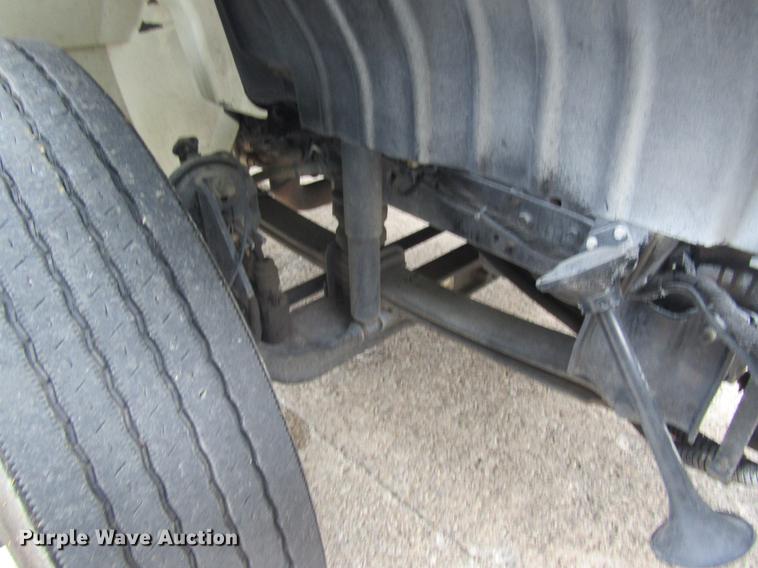 image for item DD8563 2004 International 4300 digger derrick truck