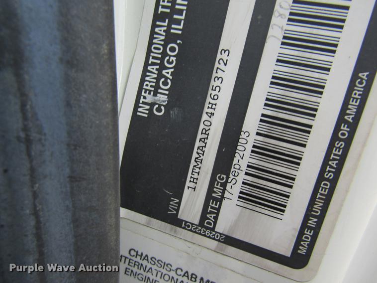 image for item DD8563 2004 International 4300 digger derrick truck