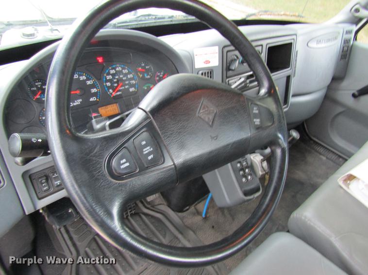 image for item DD8563 2004 International 4300 digger derrick truck