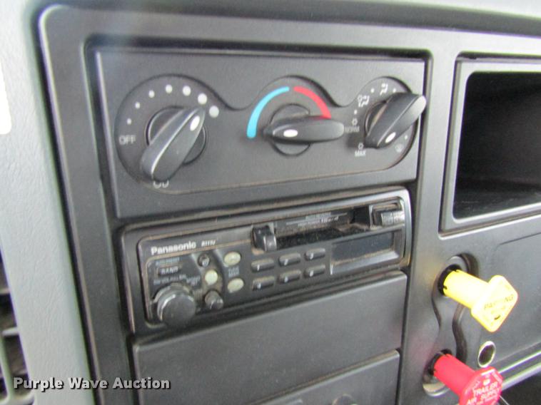 image for item DD8563 2004 International 4300 digger derrick truck