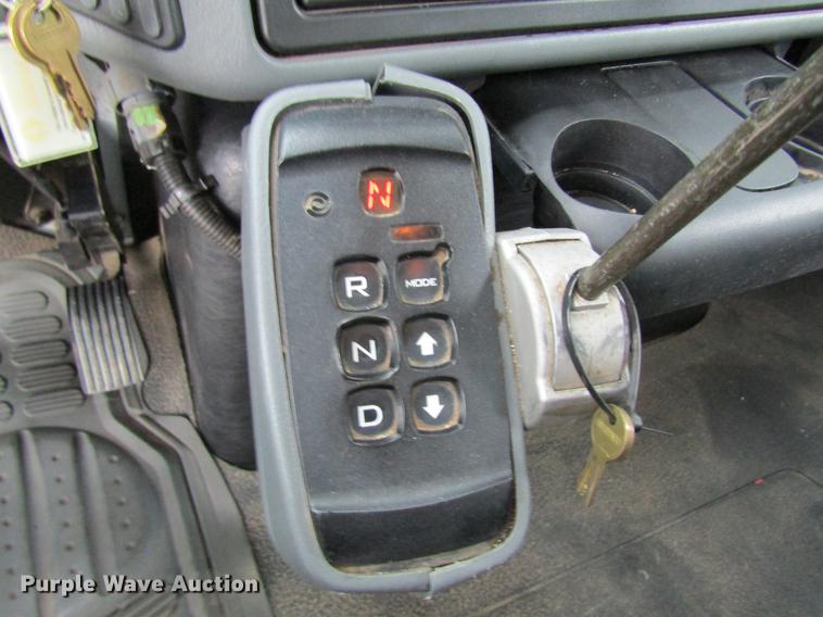 image for item DD8563 2004 International 4300 digger derrick truck