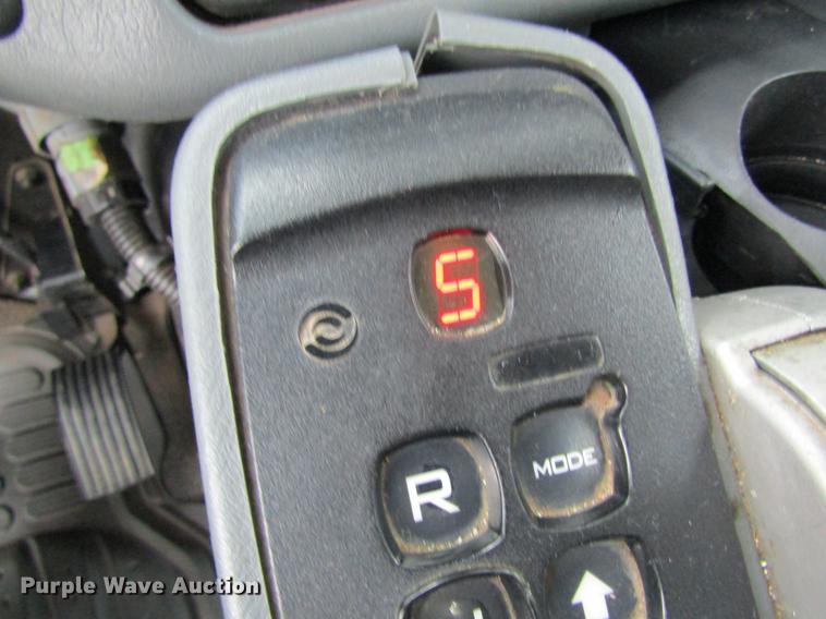 image for item DD8563 2004 International 4300 digger derrick truck