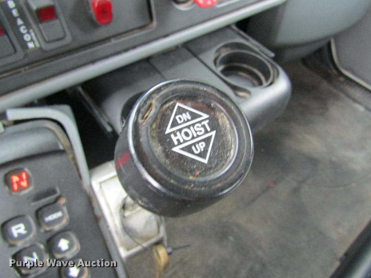 image for item DD8563 2004 International 4300 digger derrick truck