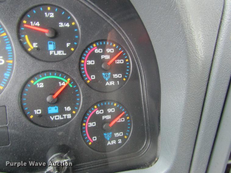 image for item DD8563 2004 International 4300 digger derrick truck