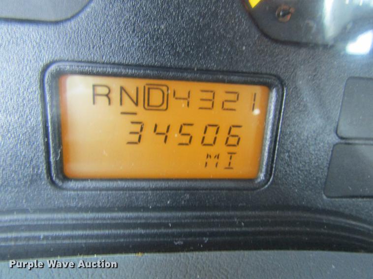 image for item DD8563 2004 International 4300 digger derrick truck