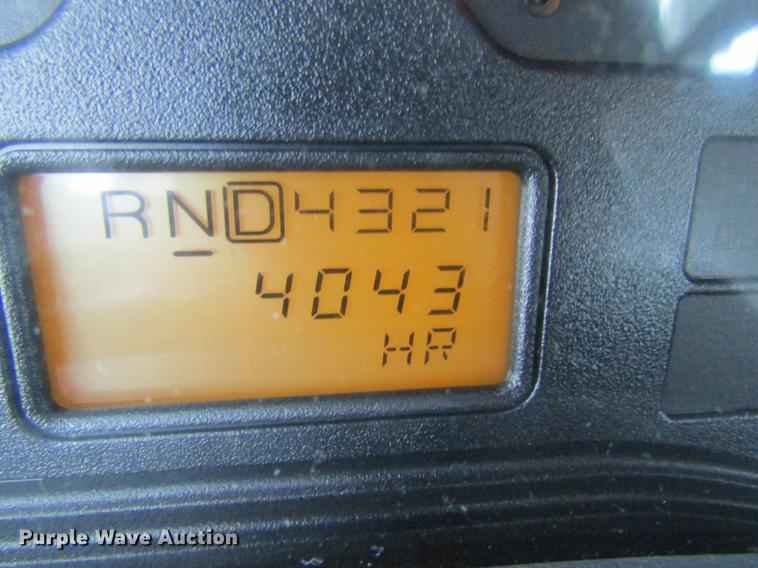 image for item DD8563 2004 International 4300 digger derrick truck