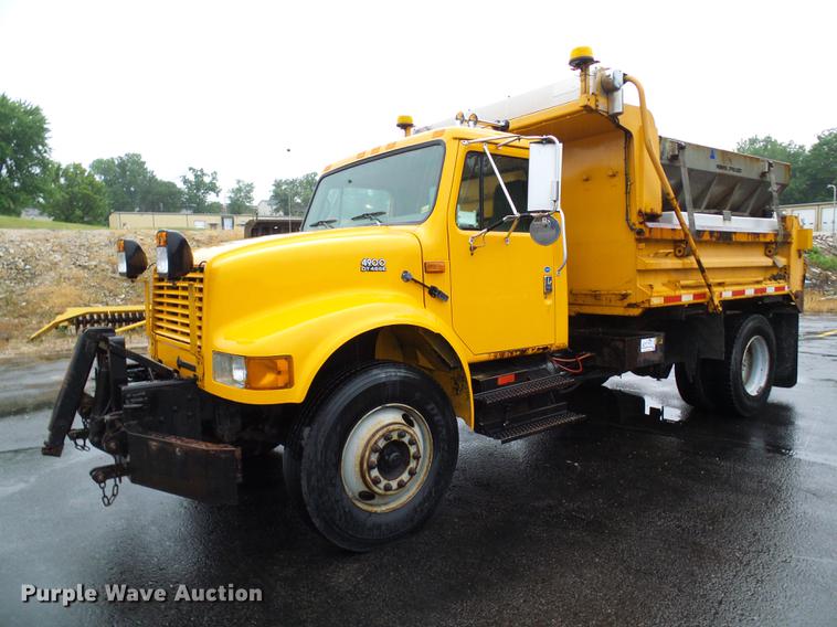 image for item DD8574 2000 International 4900 dump truck