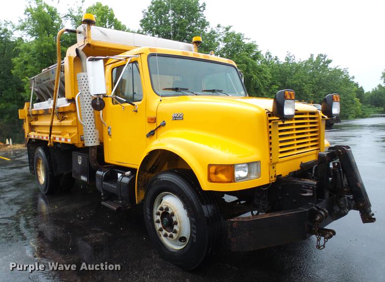 image for item DD8574 2000 International 4900 dump truck