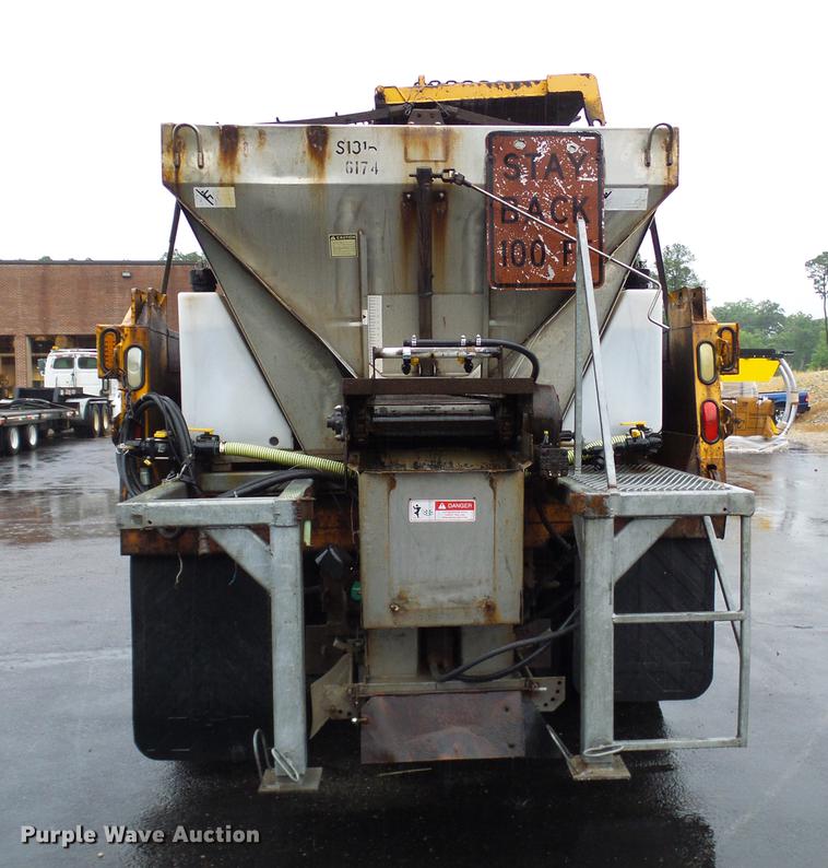 image for item DD8574 2000 International 4900 dump truck