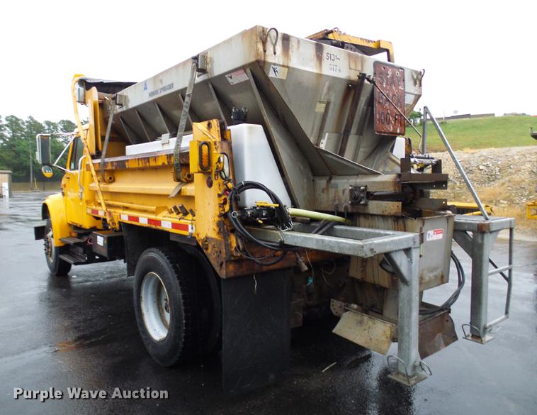image for item DD8574 2000 International 4900 dump truck