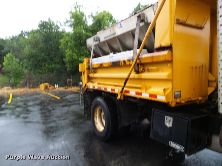 image for item DD8574 2000 International 4900 dump truck