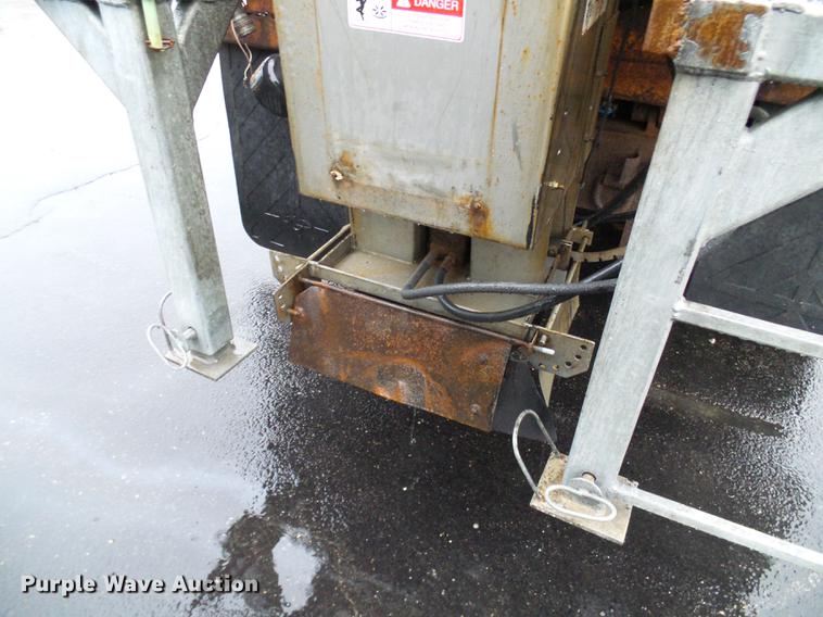 image for item DD8574 2000 International 4900 dump truck