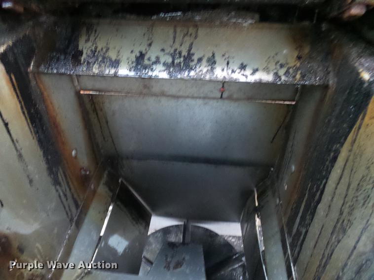 image for item DD8574 2000 International 4900 dump truck