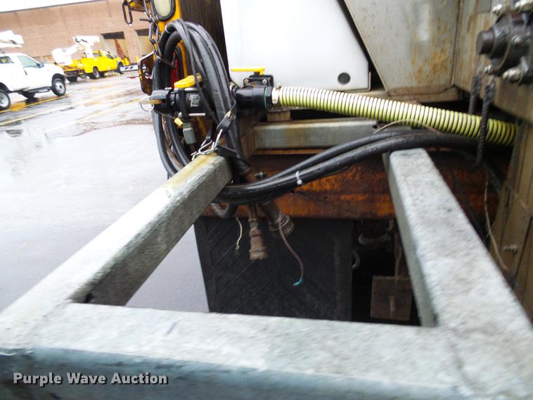 image for item DD8574 2000 International 4900 dump truck