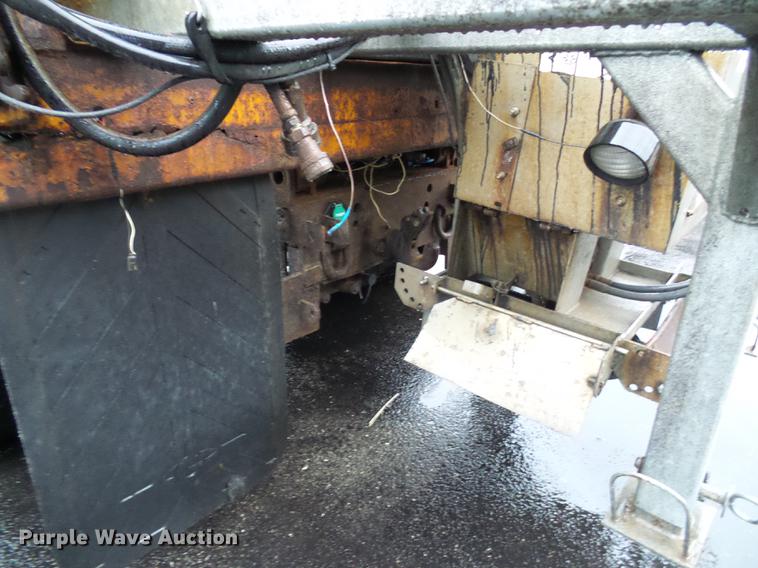 image for item DD8574 2000 International 4900 dump truck