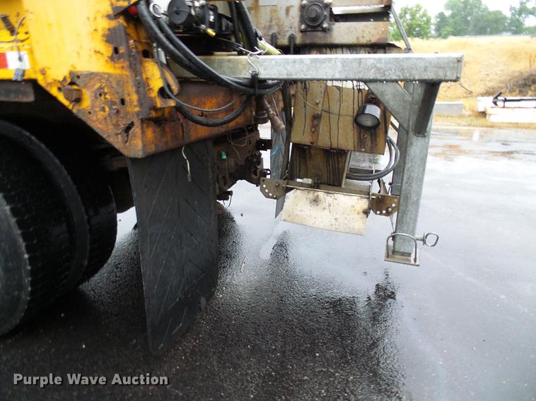 image for item DD8574 2000 International 4900 dump truck