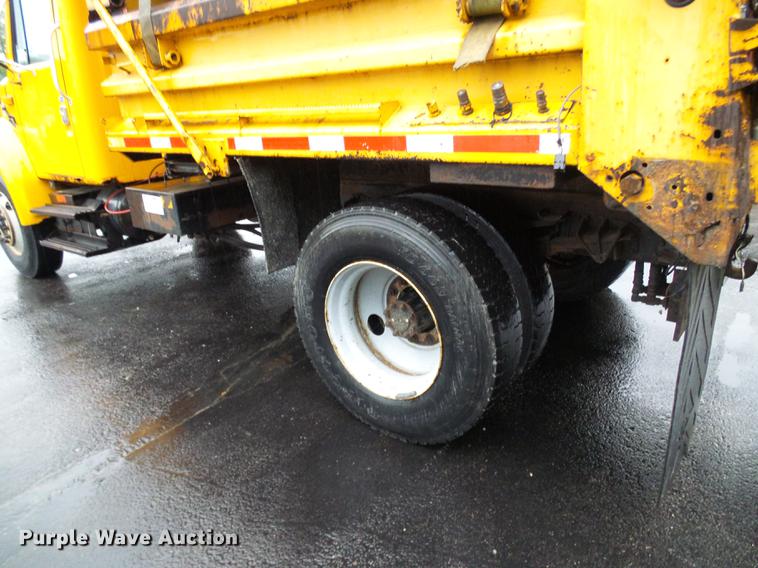 image for item DD8574 2000 International 4900 dump truck