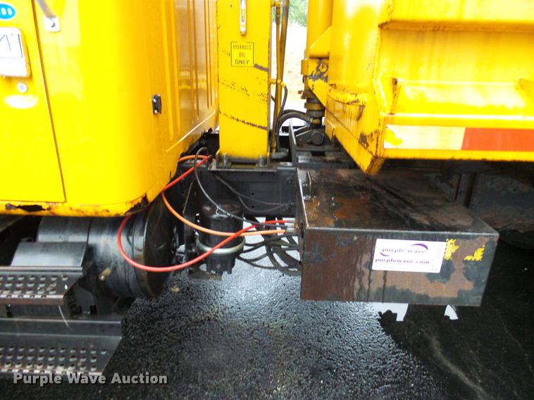 image for item DD8574 2000 International 4900 dump truck