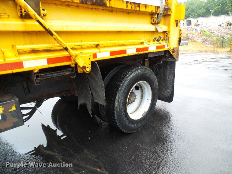 image for item DD8574 2000 International 4900 dump truck