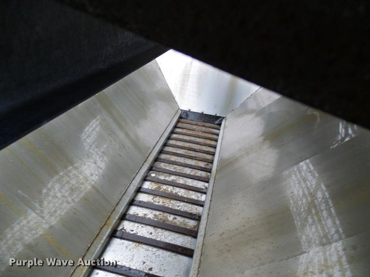 image for item DD8574 2000 International 4900 dump truck