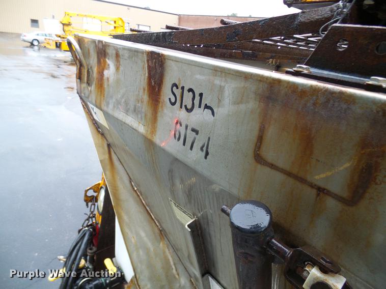 image for item DD8574 2000 International 4900 dump truck