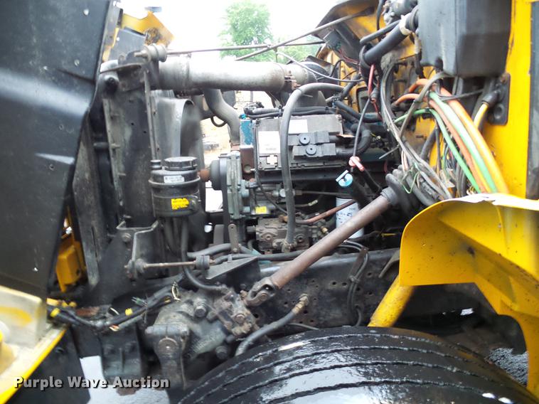 image for item DD8574 2000 International 4900 dump truck