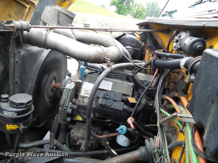 image for item DD8574 2000 International 4900 dump truck