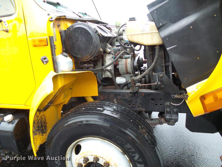 image for item DD8574 2000 International 4900 dump truck