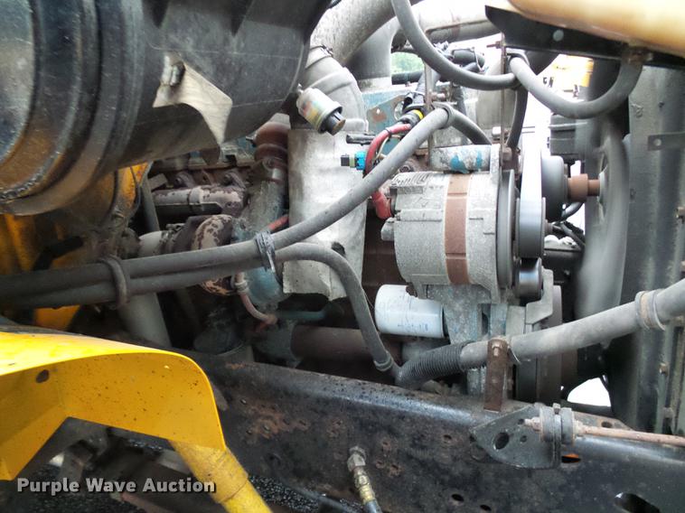 image for item DD8574 2000 International 4900 dump truck