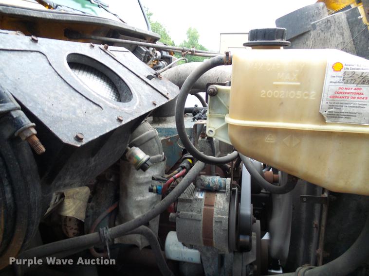 image for item DD8574 2000 International 4900 dump truck