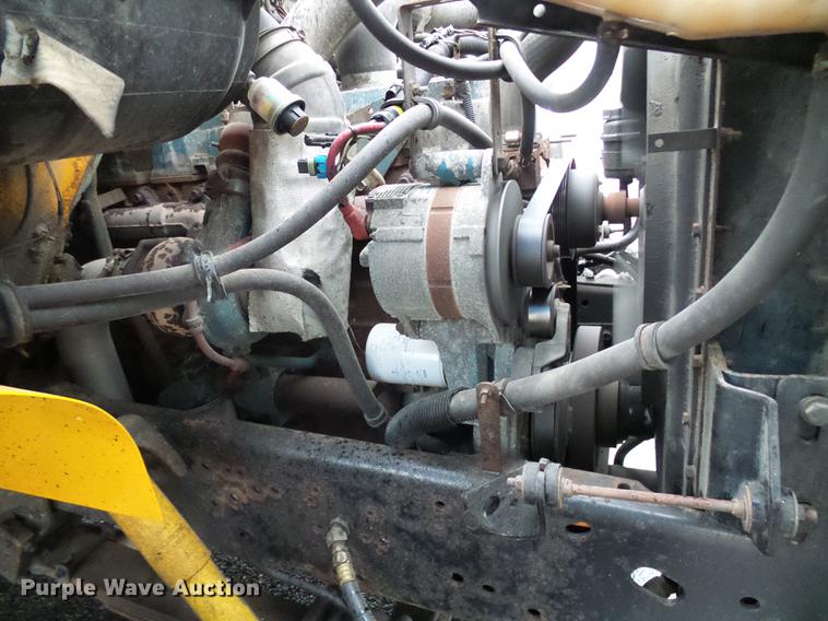 image for item DD8574 2000 International 4900 dump truck