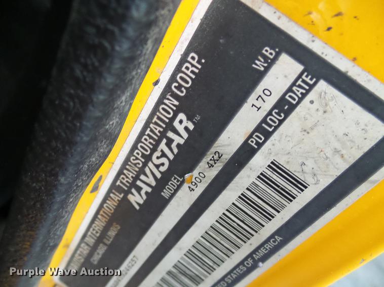 image for item DD8574 2000 International 4900 dump truck