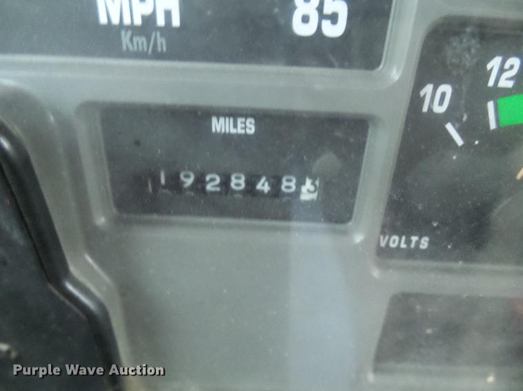 image for item DD8574 2000 International 4900 dump truck