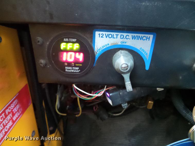 image for item DD8574 2000 International 4900 dump truck