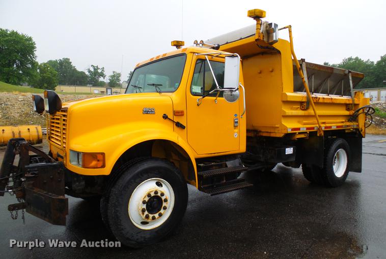 image for item DD8575 2001 International 4900 dump truck