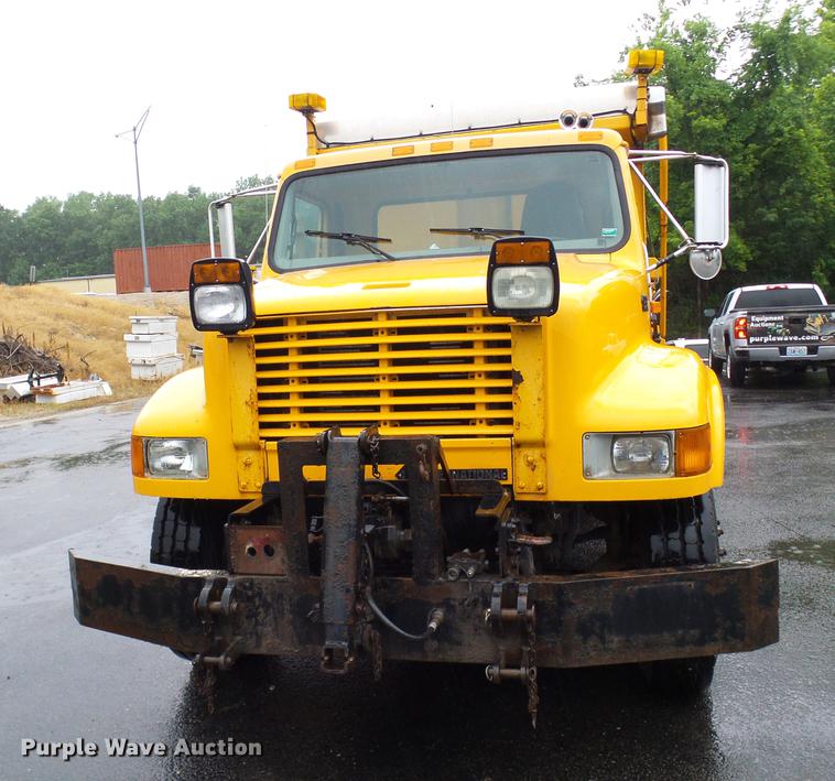 image for item DD8575 2001 International 4900 dump truck