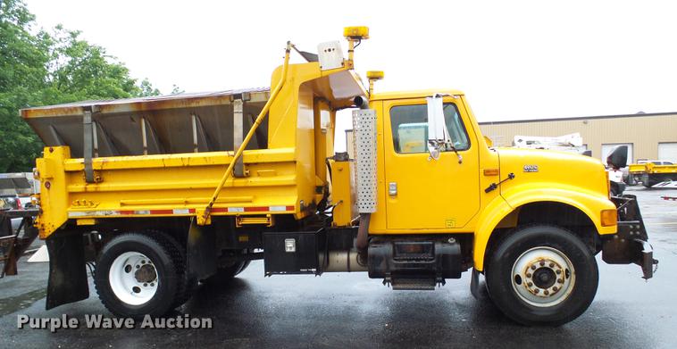 image for item DD8575 2001 International 4900 dump truck