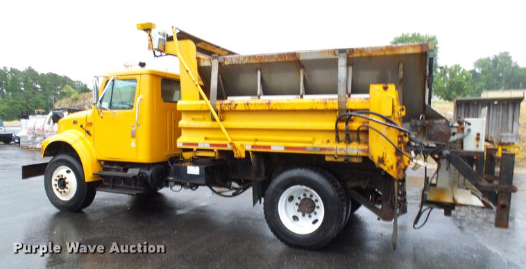 image for item DD8575 2001 International 4900 dump truck