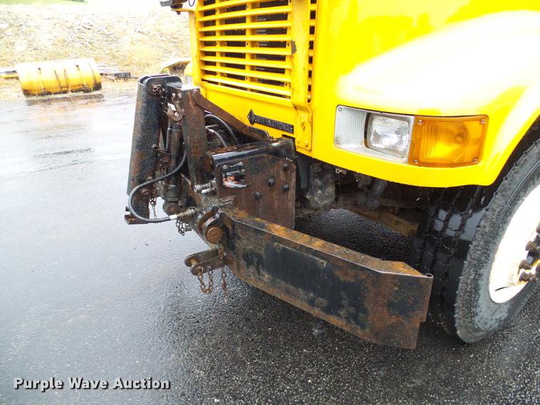 image for item DD8575 2001 International 4900 dump truck