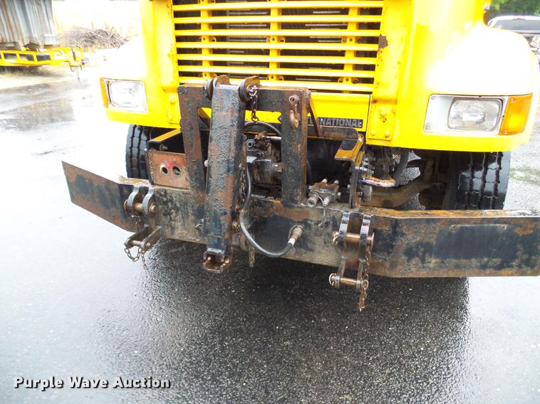 image for item DD8575 2001 International 4900 dump truck