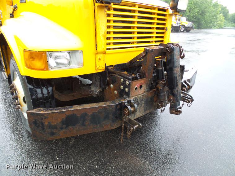 image for item DD8575 2001 International 4900 dump truck