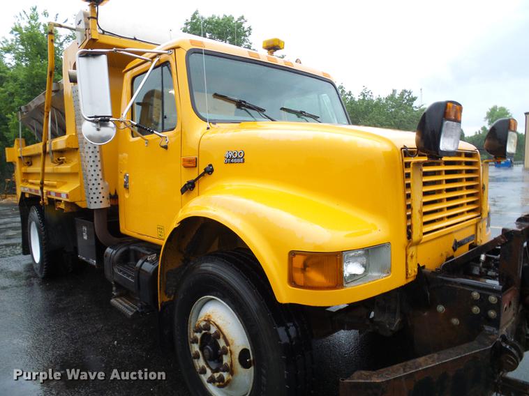image for item DD8575 2001 International 4900 dump truck