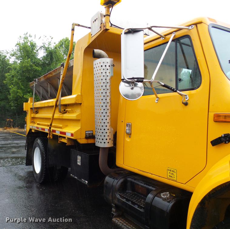 image for item DD8575 2001 International 4900 dump truck