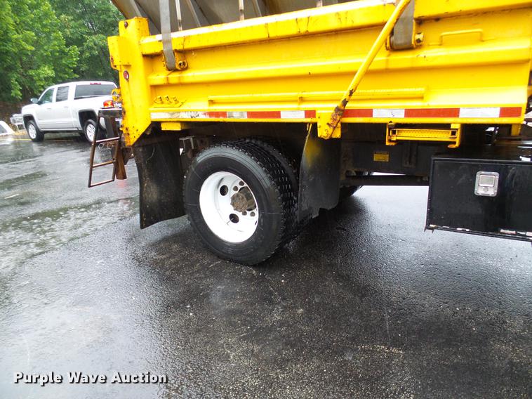 image for item DD8575 2001 International 4900 dump truck