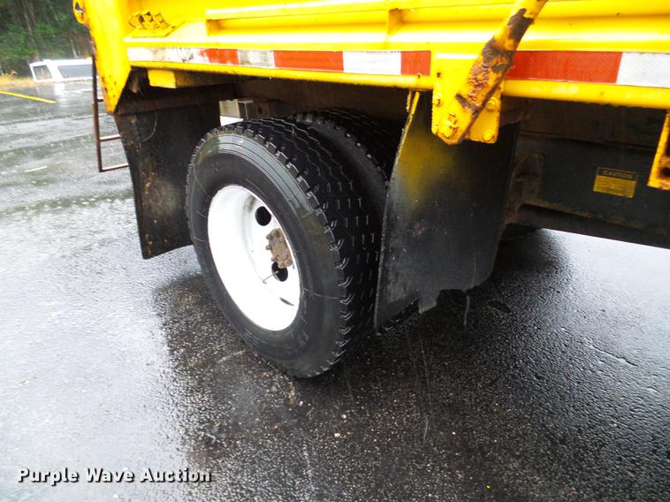 image for item DD8575 2001 International 4900 dump truck