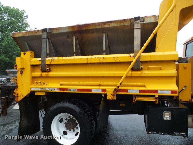 image for item DD8575 2001 International 4900 dump truck