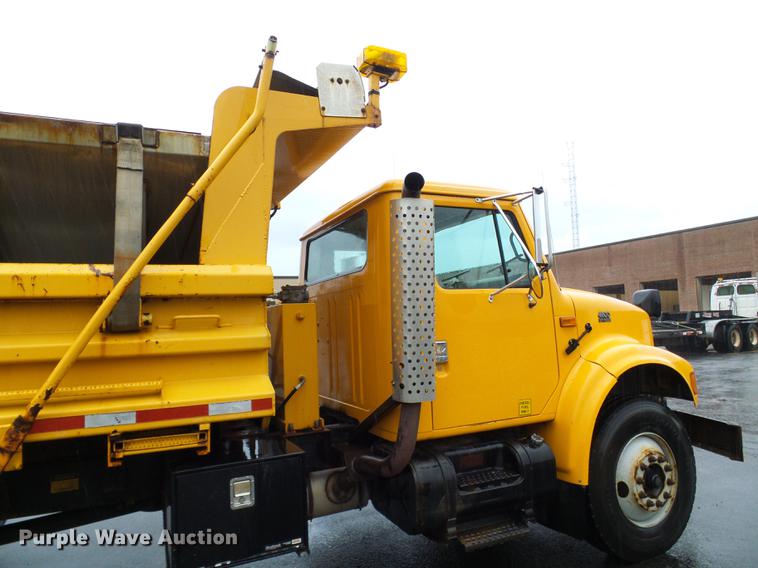 image for item DD8575 2001 International 4900 dump truck