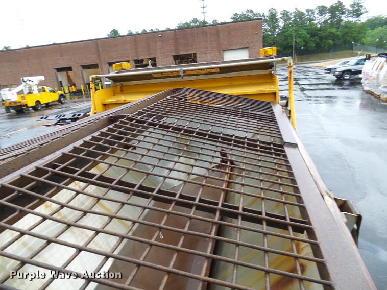 image for item DD8575 2001 International 4900 dump truck